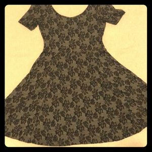 Cute black and gray floral midi dress xs
